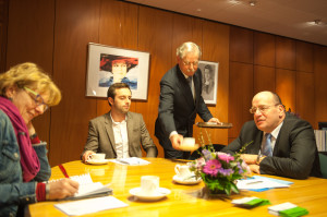 Bij de staatssecretaris op de thee. Foto Erik van Leeuwen